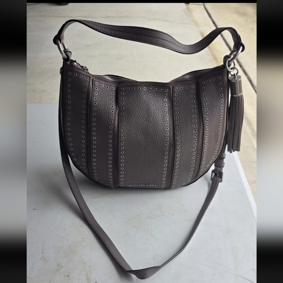 Michael Kors Hobo Bag Brooklyn Grommet Large Leather Studded Women Tassles Y2k - Picture 5 of 16